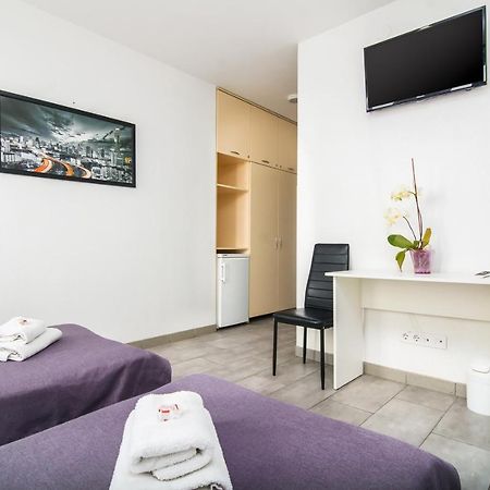 Skyhome Mini-Hotel Kiev Bagian luar foto