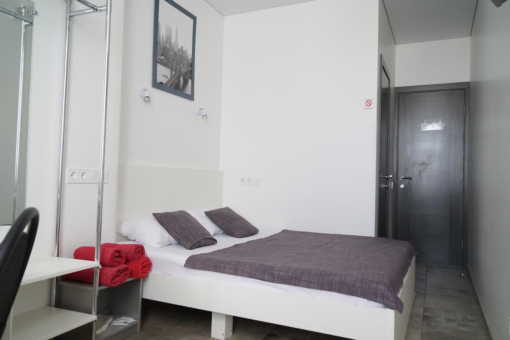 Skyhome Mini-Hotel Kiev Bagian luar foto