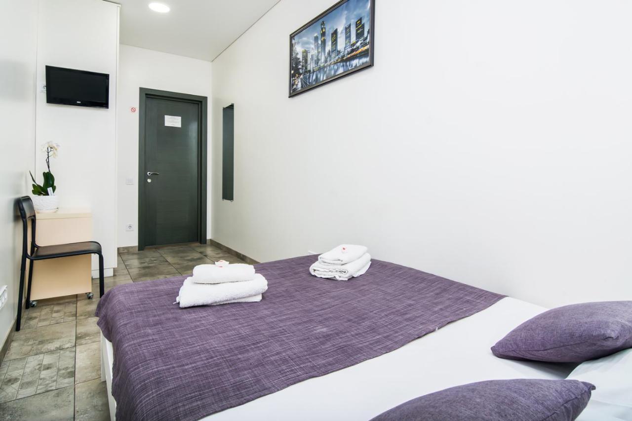 Skyhome Mini-Hotel Kiev Bagian luar foto