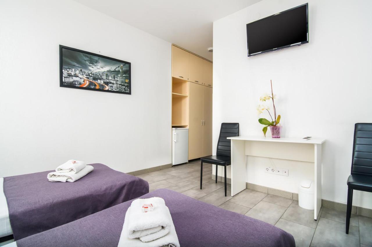 Skyhome Mini-Hotel Kiev Bagian luar foto